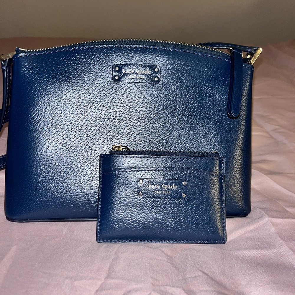 Kate Spade crossbody purse w/ matching card wallet. Like new! Used twice.